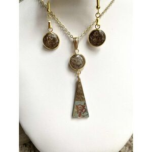 Handmade Resin Gold Glitter & Floral Jewelry Set – Earrings & Pendant Necklace